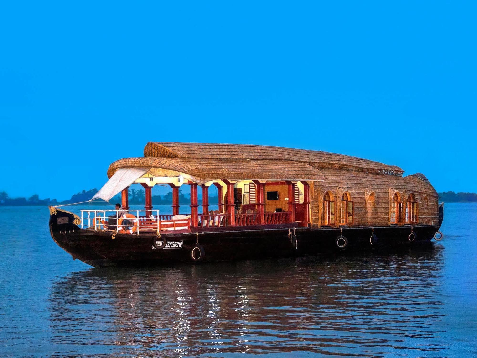 Готель Aqua Jumbo Houseboats Кумараком Екстер'єр фото