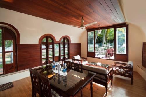 Готель Aqua Jumbo Houseboats Кумараком Екстер'єр фото